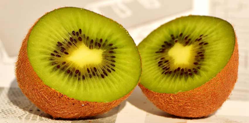 Is Kiwifruit Citrus? What vitamins are in a kiwifruit?